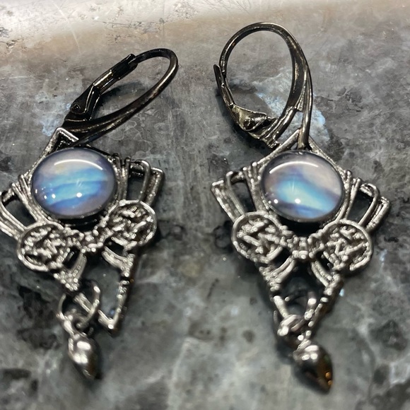 2/$25 or 3/$35 NWOT Dangling gunmetal grey tone earrings w/blue stone - Picture 3 of 9